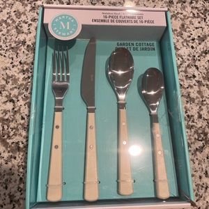 Brand-New Martha Stewart 16 piece Cutlery set